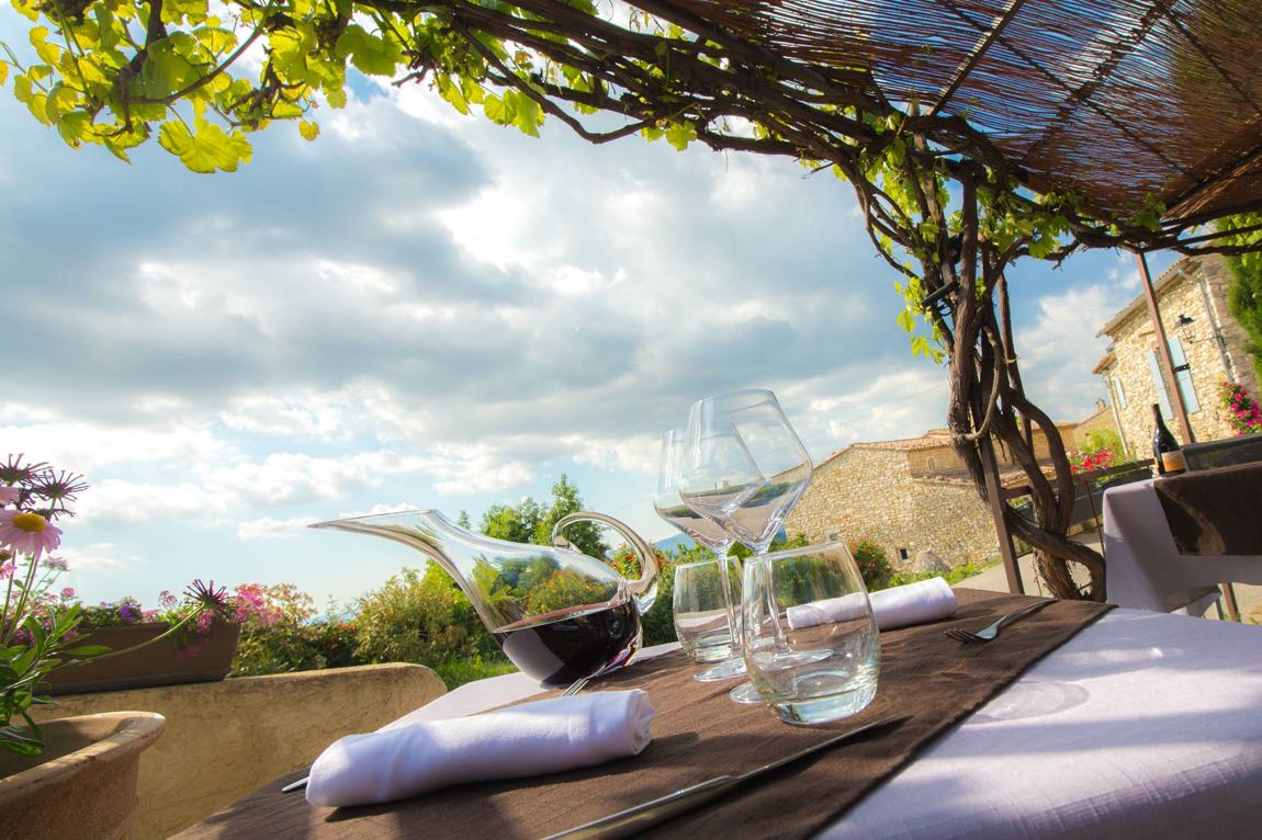 Restaurant semi-gastronomique à céder en Provence avec chambres d’hôtes